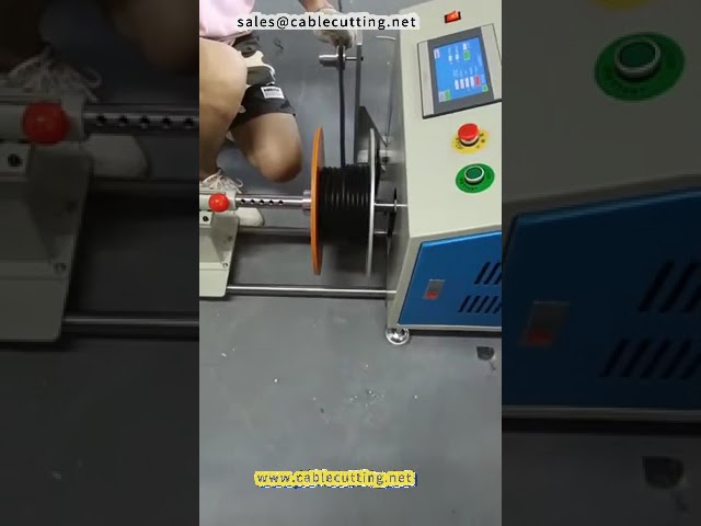 Pontos mérésű automata tekercselő és kötözőgép – gyári automatizálás