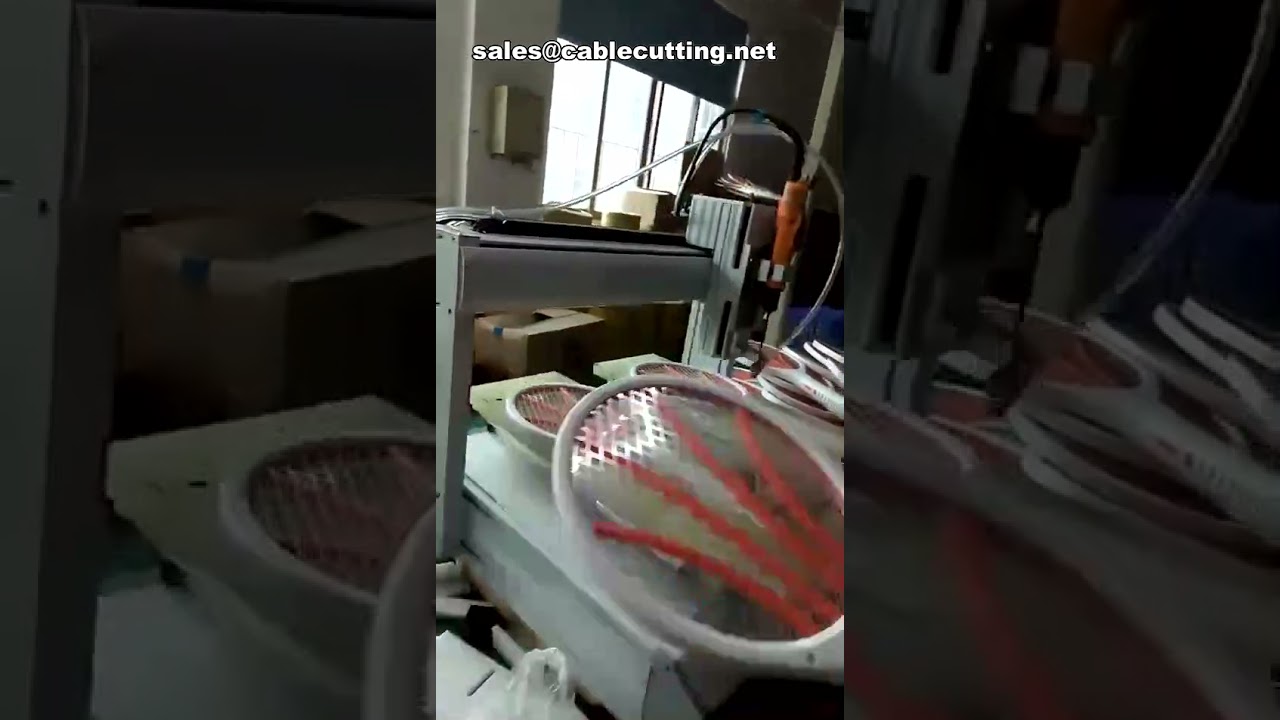 Csavaradagoló és csavarzáró gép szemüveg összeszereléshez – Precíziós automata berendezés