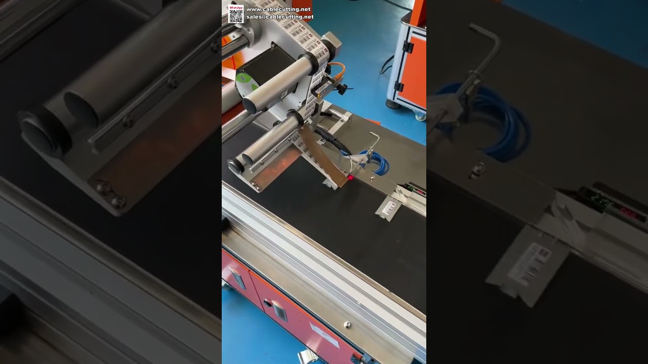 Automatikus síkfelület-címkézőgép fémlemezekhez – Precíz ipari matricafelhelyező