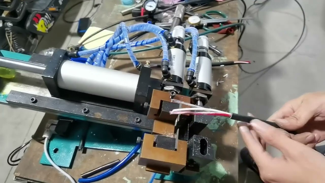 Pneumatikus és elektromos huzalhúzó gép – Gyors kábelmegmunkálás ipari automatizáláshoz