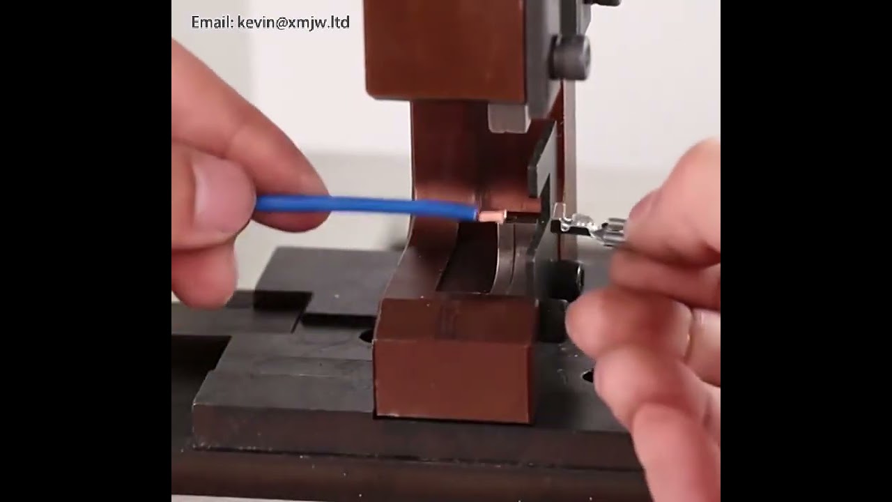 Európai pneumatikus krimpelő szerszám – Automata terminálszorító gép és alkalmazó forma
