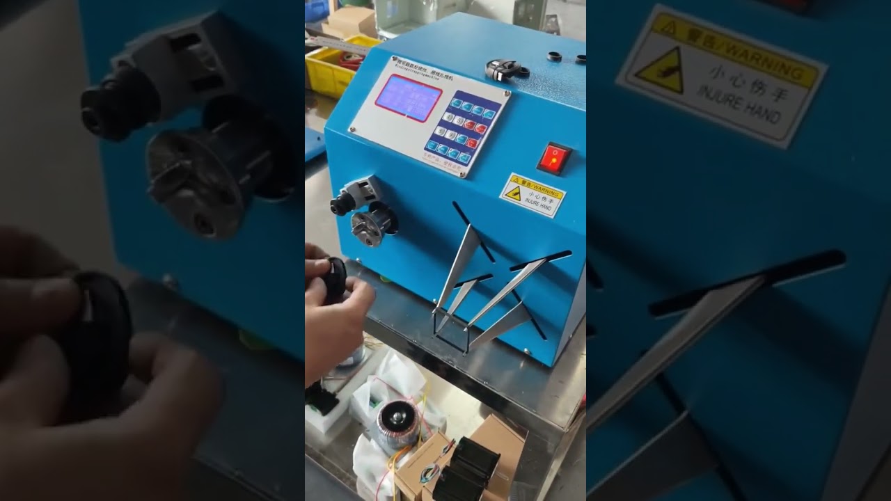 Gumi gyűrűt széthúzó és kábelkötöző gép – hatékony gyári automatizálás #gép #kábeltekercselés #gyár