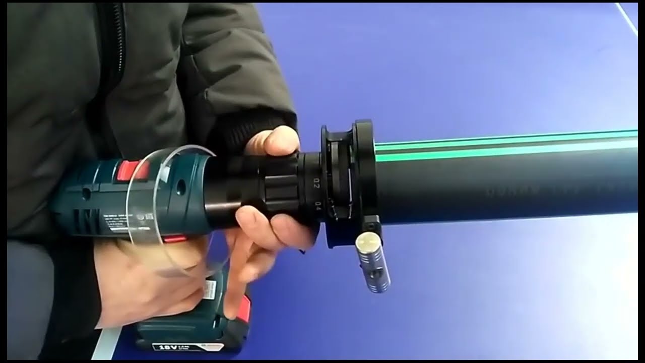 Bolygókerekes csővágó és ferdítő gép vékonyfalú csövekhez
