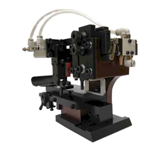 Pneumatikus keresztirányú présforma széles sarukhoz - Terminál_Krimpelő_Szerszámok